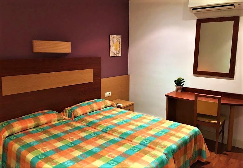 Hotel La Fonda Dels Pirineus Масанет-де-Кабреньс Экстерьер фото