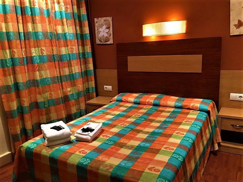 Hotel La Fonda Dels Pirineus Масанет-де-Кабреньс Экстерьер фото
