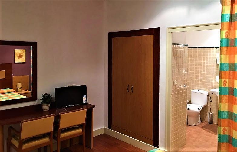Hotel La Fonda Dels Pirineus Масанет-де-Кабреньс Экстерьер фото