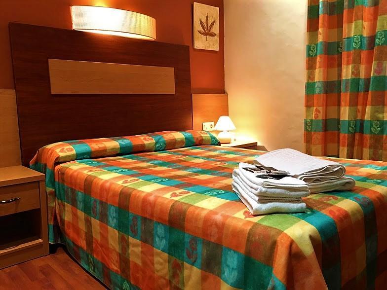 Hotel La Fonda Dels Pirineus Масанет-де-Кабреньс Экстерьер фото