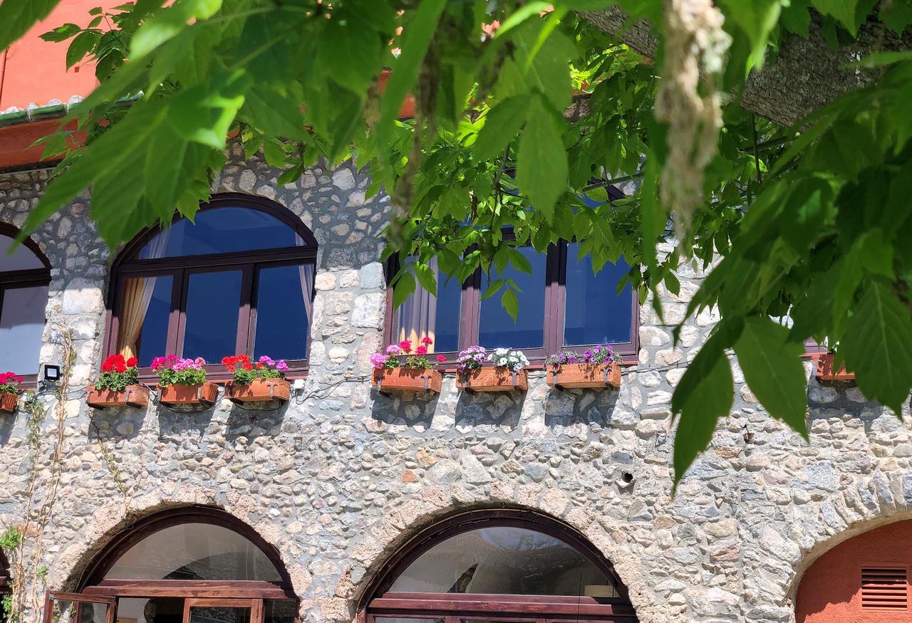 Hotel La Fonda Dels Pirineus Масанет-де-Кабреньс Экстерьер фото